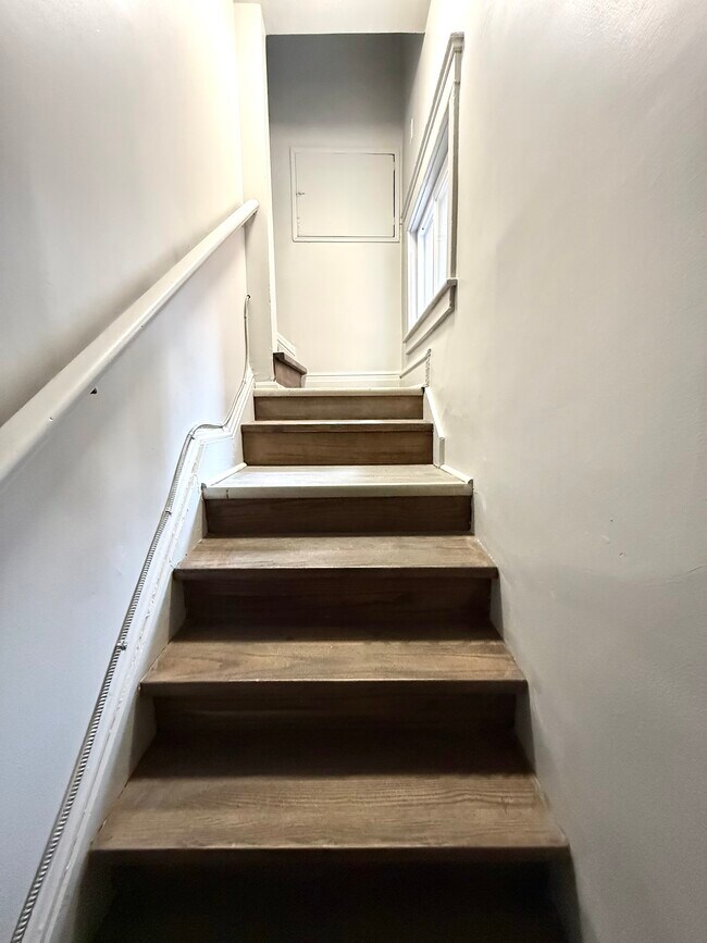 109 Blake St in Hamilton, ON - Building Photo - Building Photo