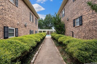 1819 Babcock Rd, Unit #405 in San Antonio, TX - Building Photo - Building Photo