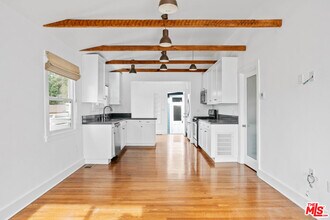 6217 Poppy Peak Dr in Los Angeles, CA - Building Photo - Building Photo