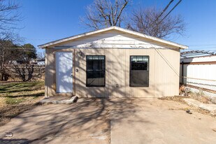2202 Monroe St in Wichita Falls, TX - Building Photo