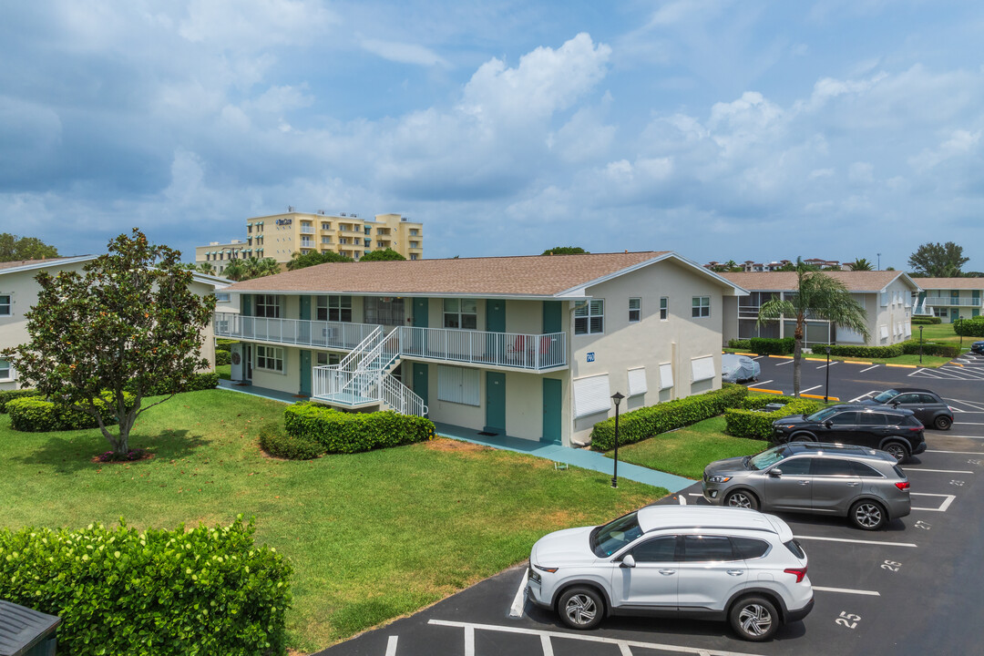 Sterling Village Condominium in Boynton Beach, FL - Foto de edificio