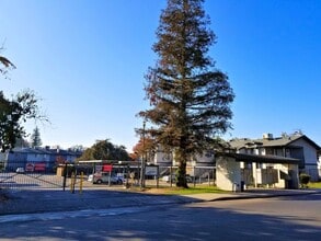 4701 Beechwood St in Bakersfield, CA - Building Photo - Building Photo