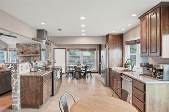 901 Oakcrest Cir in Cedar Park, TX - Foto de edificio - Building Photo