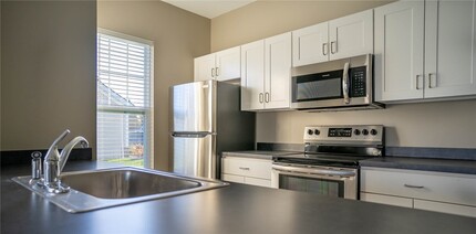33 Allandale Dr in Rochester, NY - Foto de edificio - Building Photo
