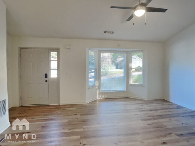 3221 River Mist Cove in Decatur, GA - Foto de edificio - Building Photo