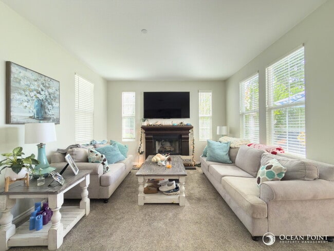 8174 Quartz St in Ventura, CA - Building Photo - Building Photo