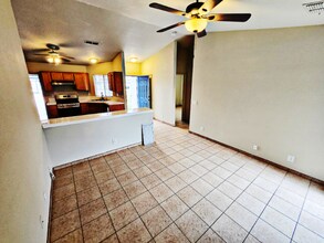 2036 Carmel River Ct in Stockton, CA - Foto de edificio - Building Photo