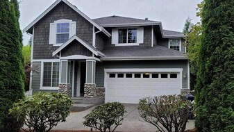 12950 NE 204th Pl in Woodinville, WA - Building Photo