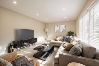 27 Homestead Dr in Fairport, NY - Building Photo - Building Photo