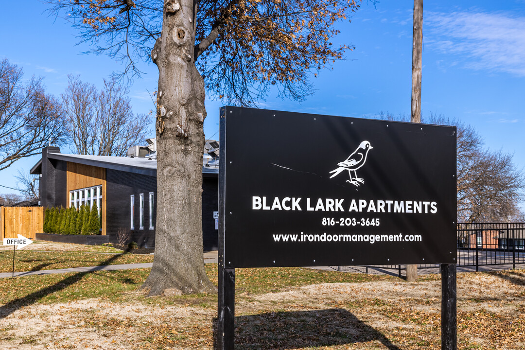 Blacklark Apartments in Kansas City, KS - Foto de edificio