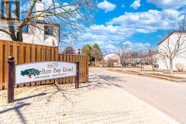 6679 Shelter Bay Rd in Mississauga, ON - Building Photo - Building Photo