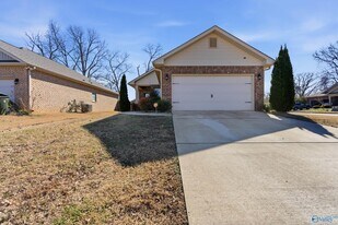 150 Shrewsberry Dr in New Market, AL - Building Photo