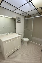 3361 NW 47th Ter, Unit 220 in Lauderdale Lakes, FL - Foto de edificio - Building Photo