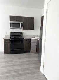 6036 Market St photo'