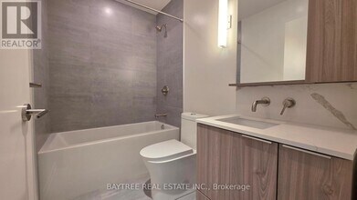 120 Broadway Ave in Toronto, ON - Building Photo - Building Photo