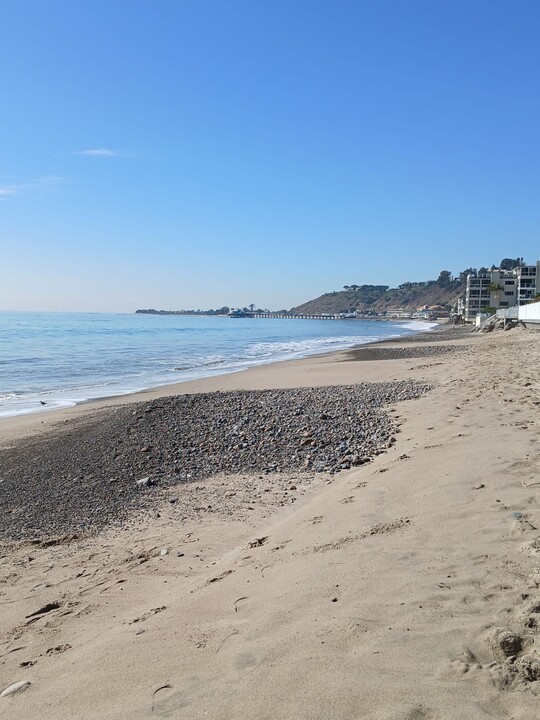 22445 Pacific Coast Hwy in Malibu, CA - Building Photo