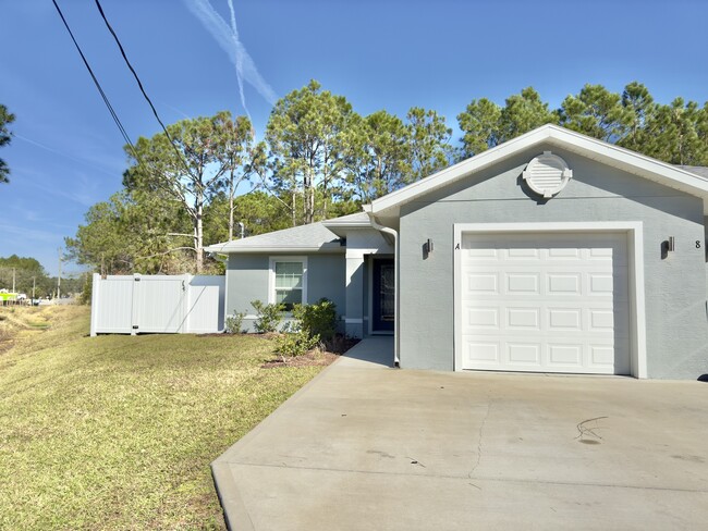 8 Linda Pl in Palm Coast, FL - Building Photo - Building Photo