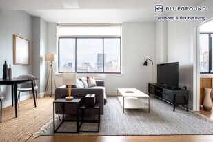 250 W 19th St in New York, NY - Building Photo