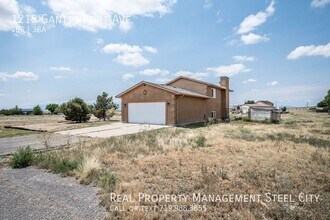 1215 N Gantts Fort Ave in Pueblo West, CO - Building Photo - Building Photo