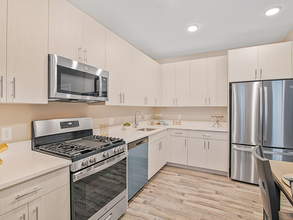 830 Hamilton St-Unit -206 in Franklin Township, NJ - Foto de edificio - Building Photo