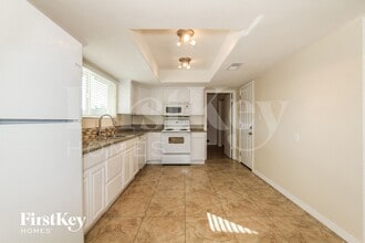 3827 W Loma Ln in Phoenix, AZ - Foto de edificio - Building Photo