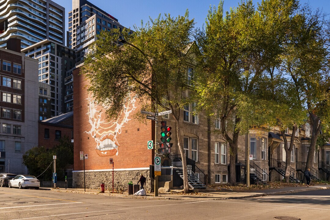 2020-2024 Jeanne-Mance Rue in Montréal, QC - Building Photo