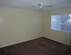 13415 Doty Ave in Hawthorne, CA - Building Photo - Interior Photo