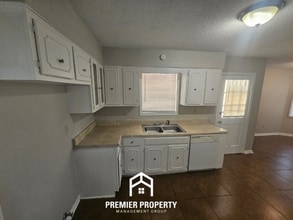 3373 S Mendenhall Rd in Memphis, TN - Building Photo - Building Photo