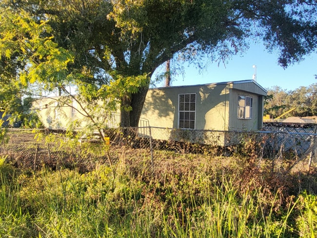 8010 E Broadway Ave in Tampa, FL - Building Photo - Building Photo