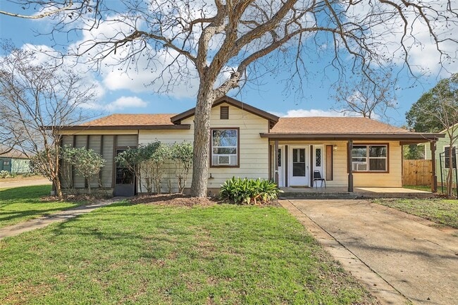 620 Barbara Dr in San Marcos, TX - Building Photo - Building Photo