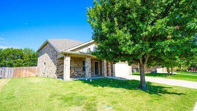 1317 N Houston St in Royse City, TX - Building Photo - Building Photo
