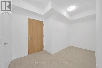 8960 Jane St in Vaughan, ON - Building Photo - Building Photo