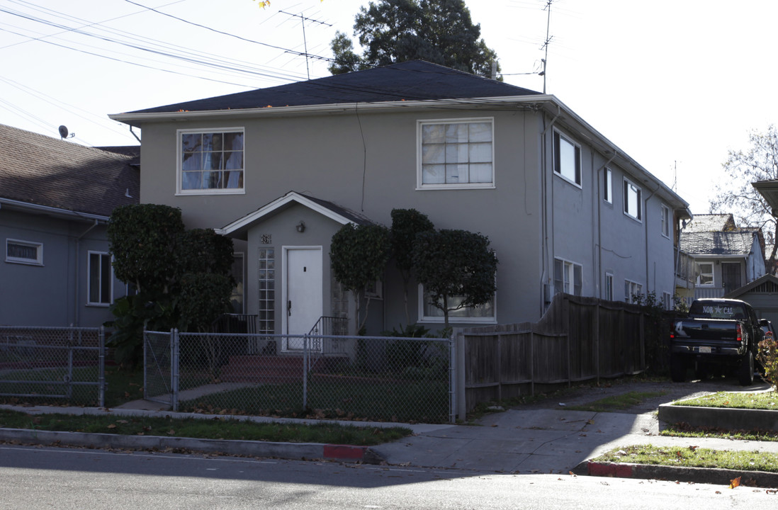 521-527 B St in Hayward, CA - Building Photo