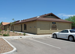 3 Triplexes in Tucson, AZ - Foto de edificio - Building Photo