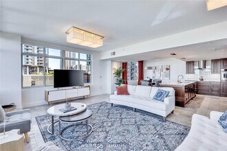 54 Rainey St in Austin, TX - Building Photo - Building Photo