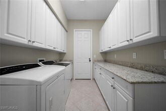 2866 Cinnamon Bay Cir in Naples, FL - Foto de edificio - Building Photo