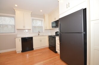 18 Eaton Ave in Woburn, MA - Building Photo - Building Photo