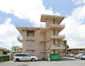 98-401 Kamehameha Hwy in Aiea, HI - Building Photo - Building Photo