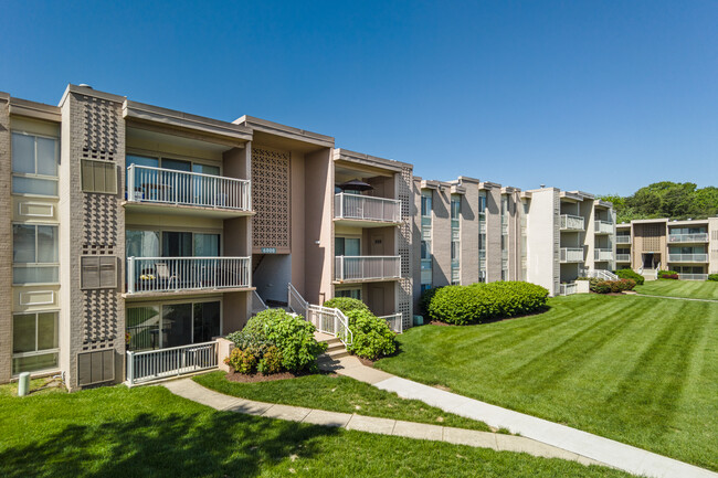 Surrey Square in Forestville, MD - Foto de edificio - Building Photo