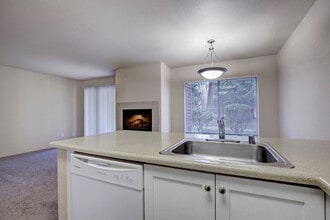 On the Green Apartment Homes in Mukilteo, WA - Foto de edificio - Building Photo