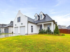 600 Channel Dr in Broussard, LA - Building Photo - Building Photo