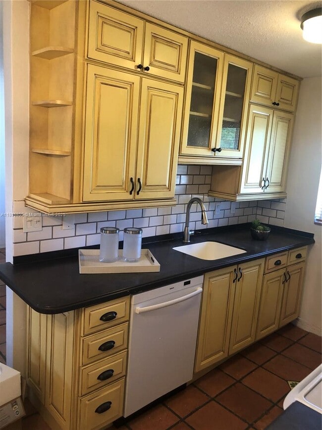 property at 1733 Mayo St