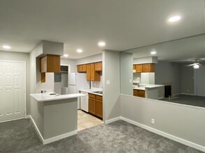 9700 Leawood Blvd in Houston, TX - Building Photo - Building Photo