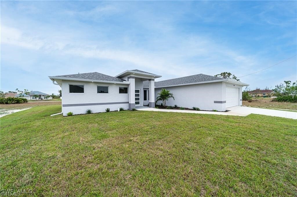 1125 Santa Barbara Blvd N in Cape Coral, FL - Building Photo