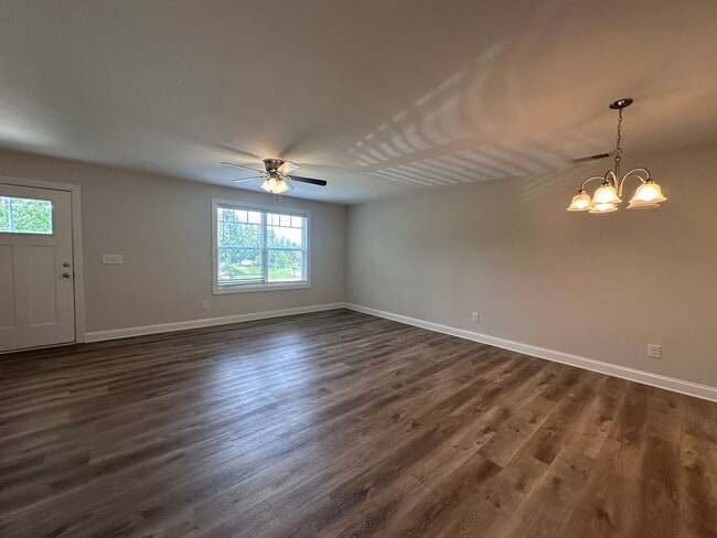 1104 13th Ave Ct NE in Hickory, NC - Building Photo - Building Photo