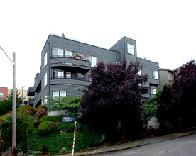 Winslow Place Apartments in Seattle, WA - Building Photo - Building Photo