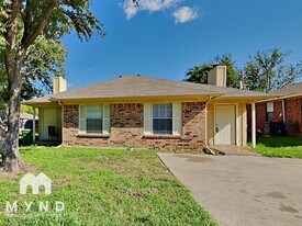 1809 McQueary St in Arlington, TX - Building Photo