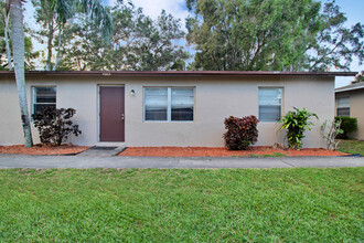 4063-4085 Herbertz Rd in Lake Worth, FL - Building Photo - Building Photo