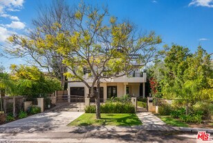 391 S Saltair Ave in Los Angeles, CA - Building Photo