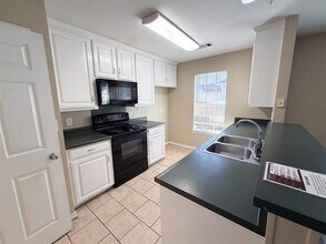 2702 Boyd St in Ennis, TX - Building Photo - Building Photo